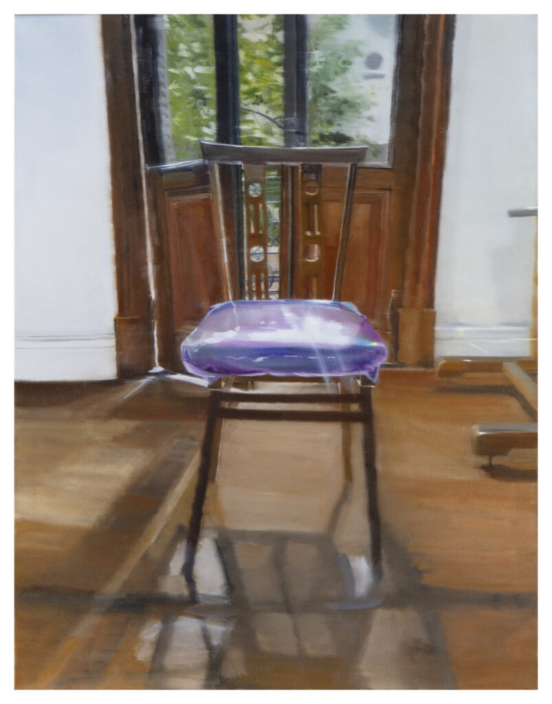 silla iridicente, 2022, oleo sobre tela, 70 x 60 cm, coleccion particular